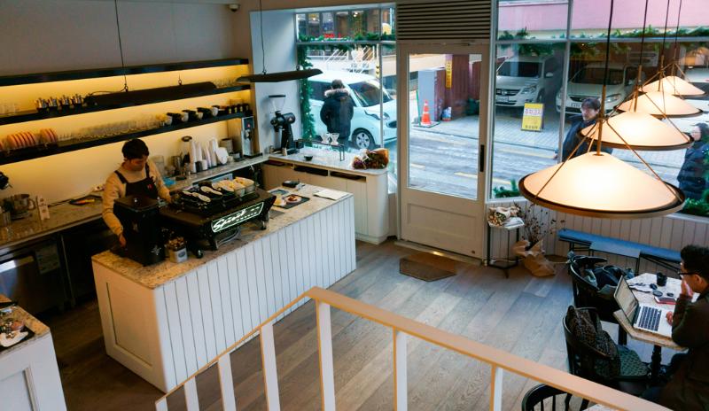 30 坪现代咖啡馆的绿色魅力-6