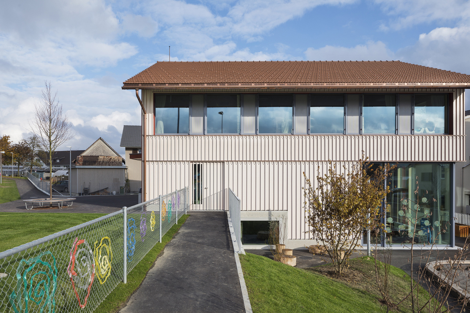 瑞士 Zihlschlacht 幼儿园 · 螺旋木构魅力-13