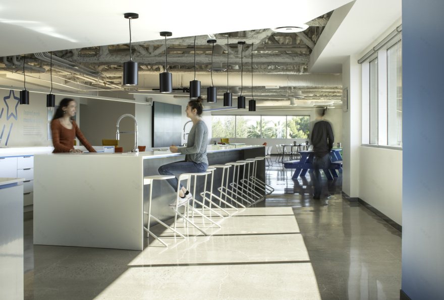 翻新 80 年代办公楼,打造充满活力的 Make-A-Wish 新家-11