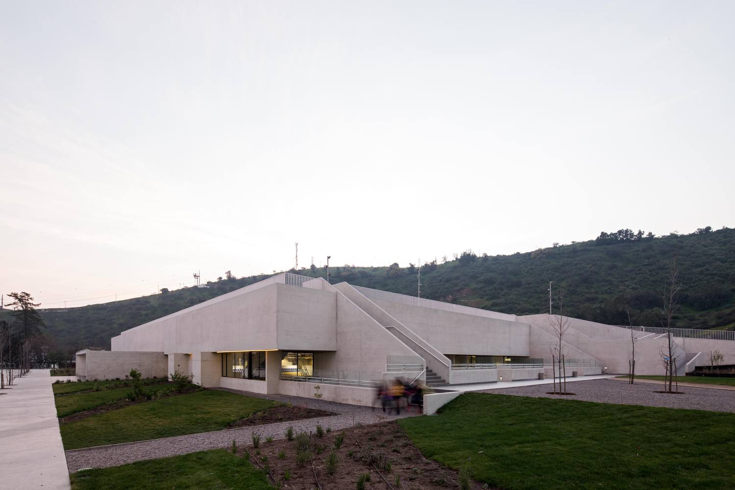 智利森林中的圣乔治学院体育馆-44