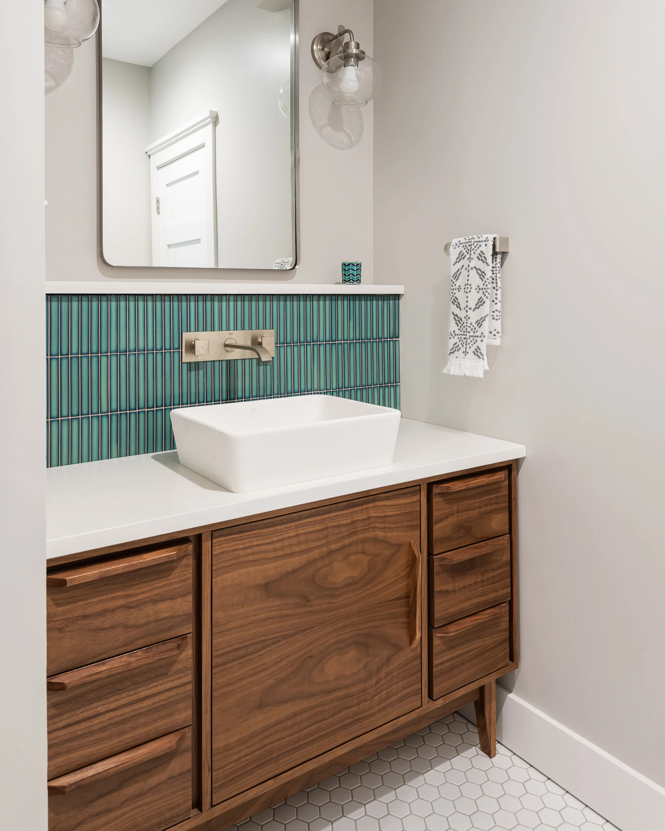 贝尔维尤小平房丨LU Design Build,设计师Rochelle McAvin-6