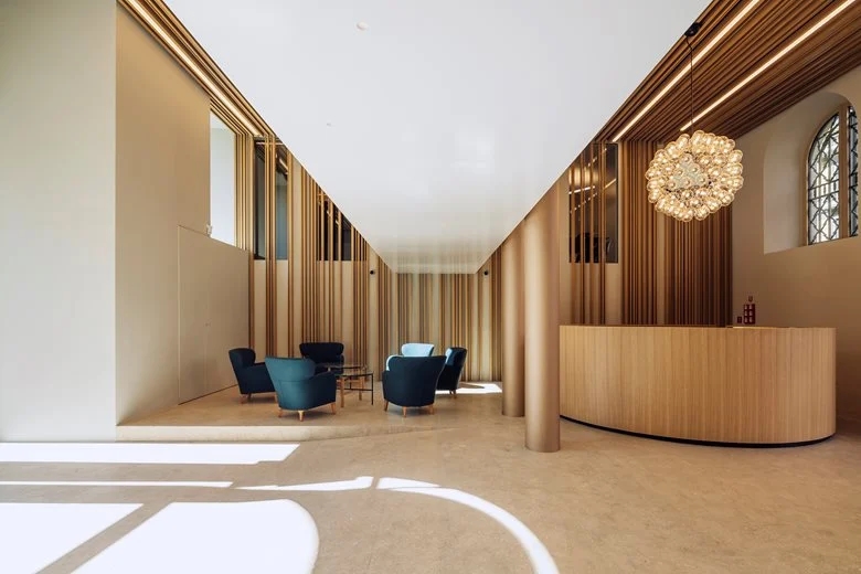 历史上预存和当代目标之间调和的银行办公室设计丨阿方索  费米亚及其工作室（戈者设计）-17