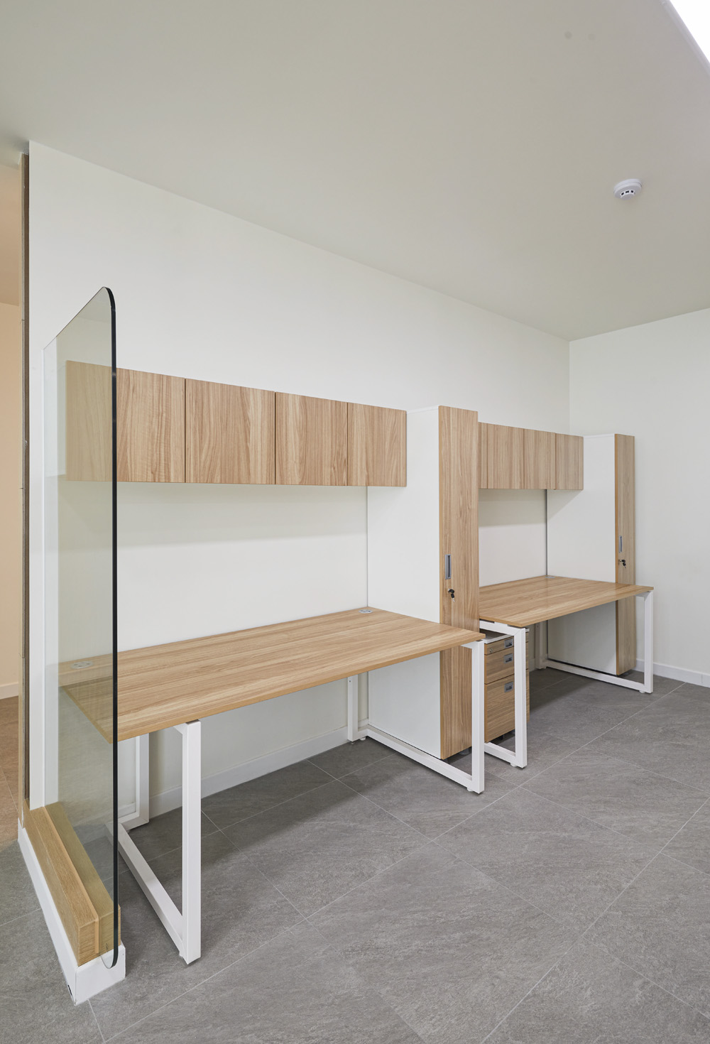 白色与木质，打造 60 平极简办公空间-14