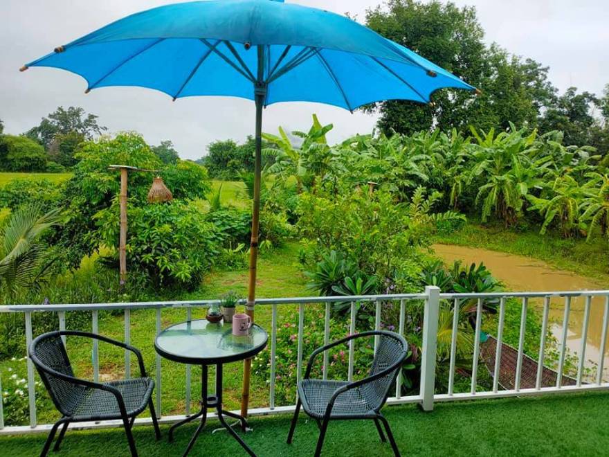 年轻农民在自然中建造的36平小屋丨泰国-16