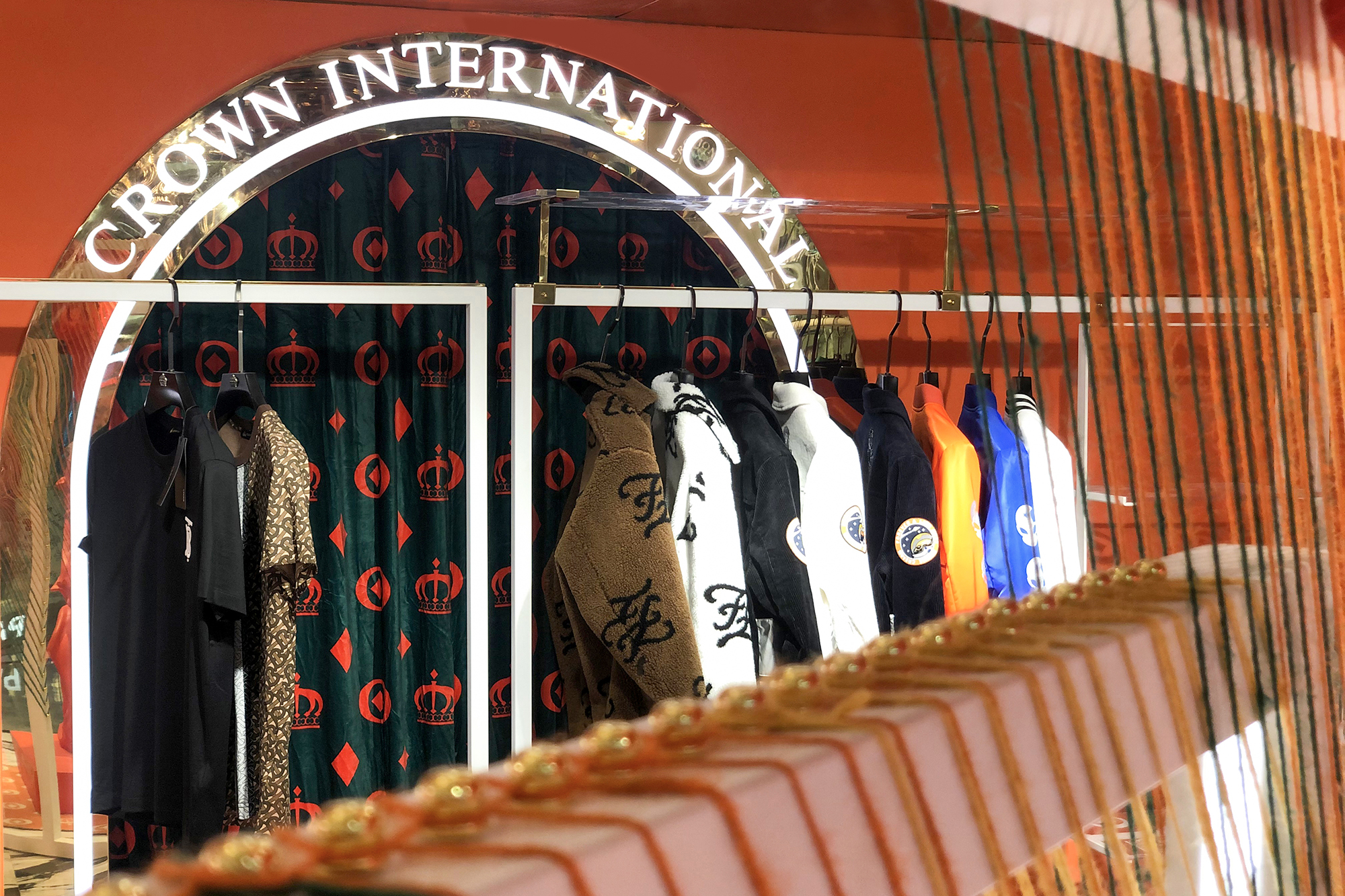 CROWN 男装潮牌空间快闪店形象设计丨中国广州丨YLD STUDIO-15