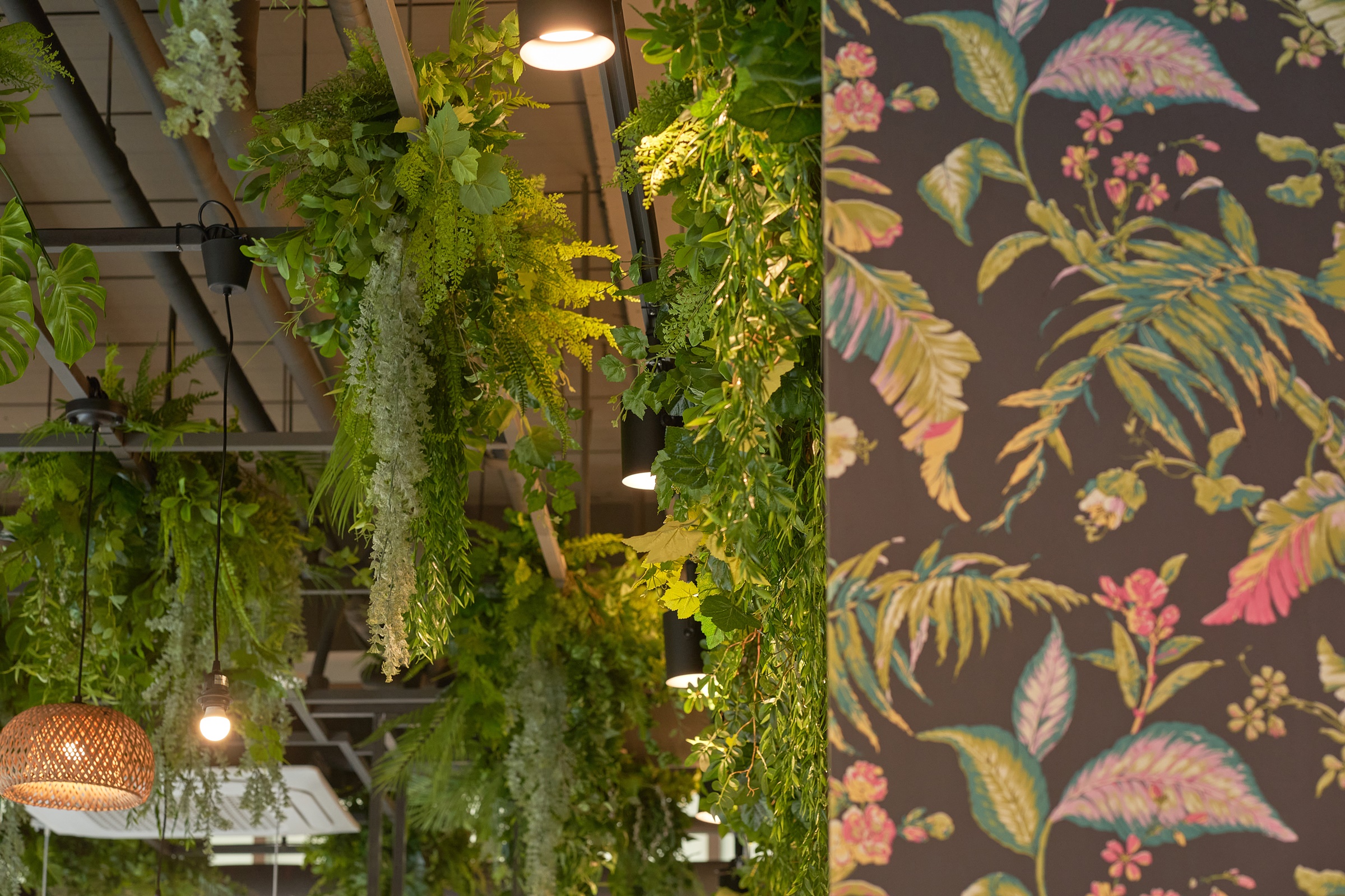 异域风情 35 平米亚洲餐厅设计-6