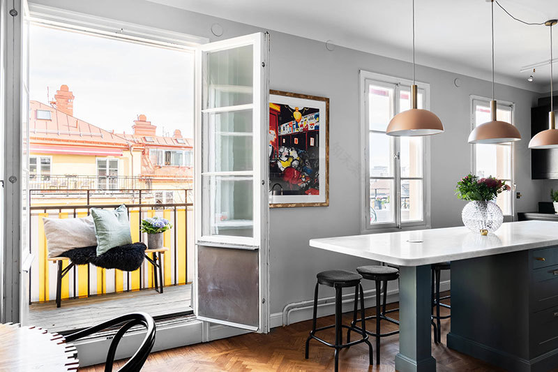 斯德哥尔摩两层公寓,白色调顶层卧室打造宁静空间-8