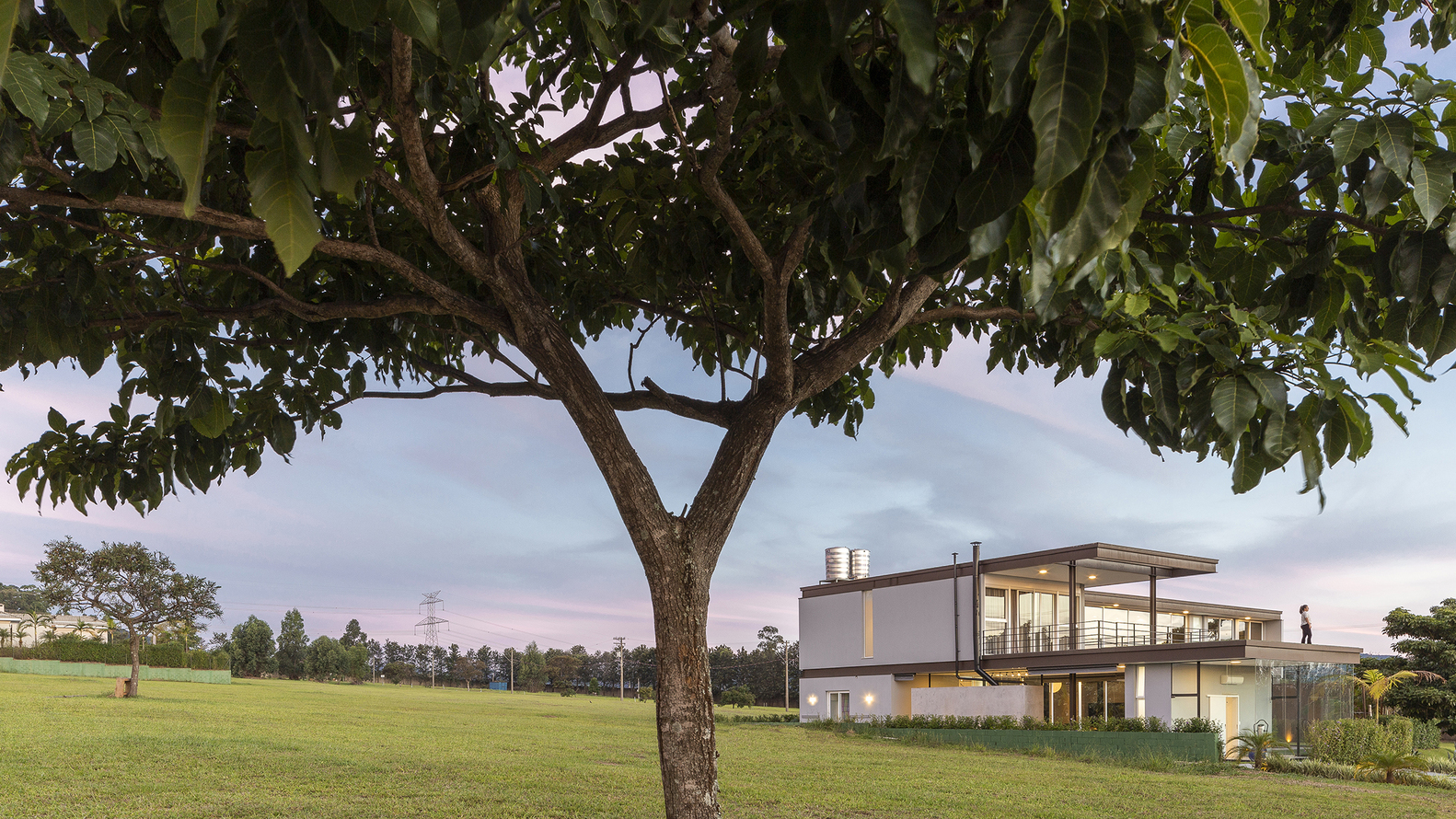 巴西 BT House | 钢构智能玻璃打造室内外一体空间-47