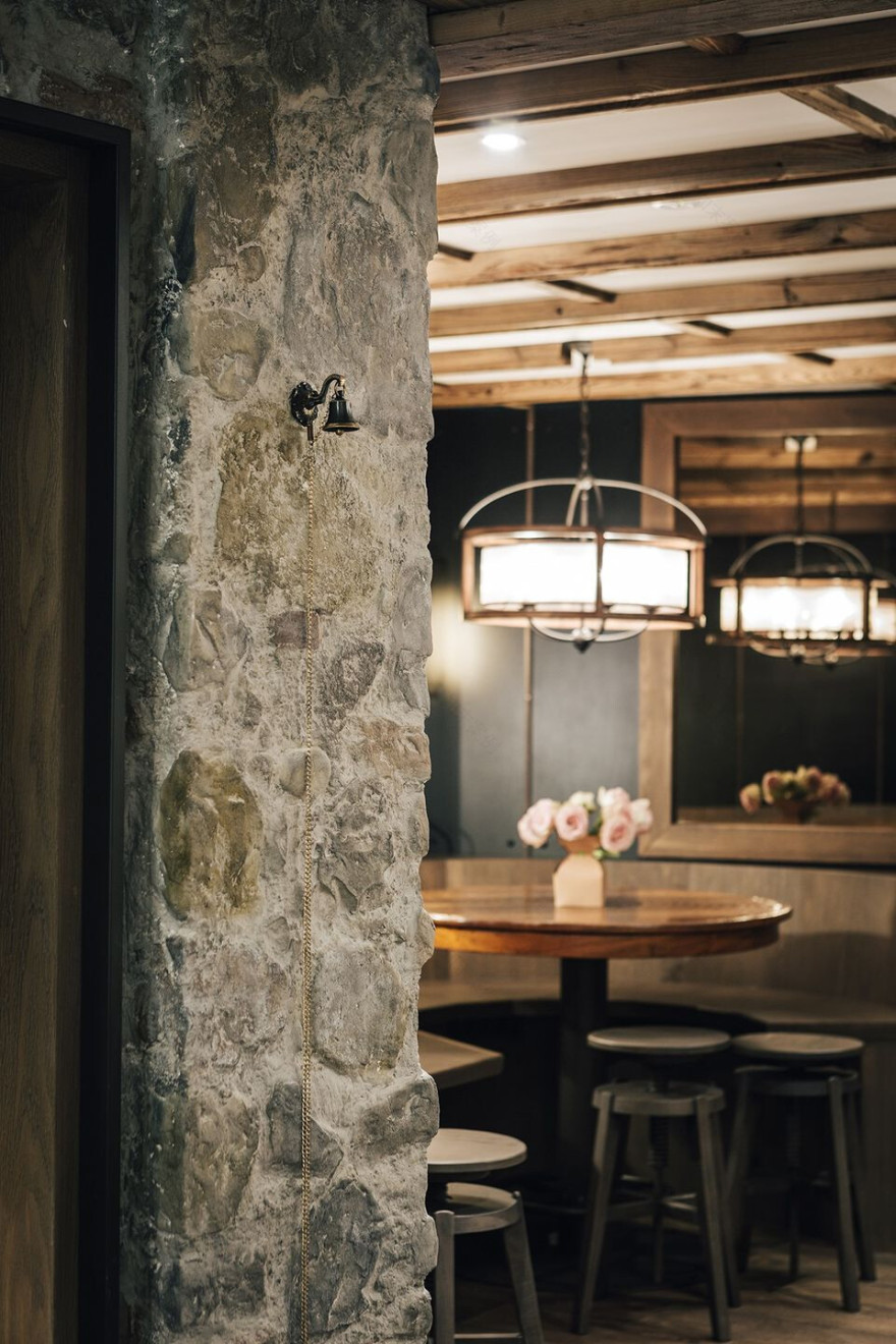 COCC· and coherent 打造瑞士圣加仑老城区温馨酒馆-16