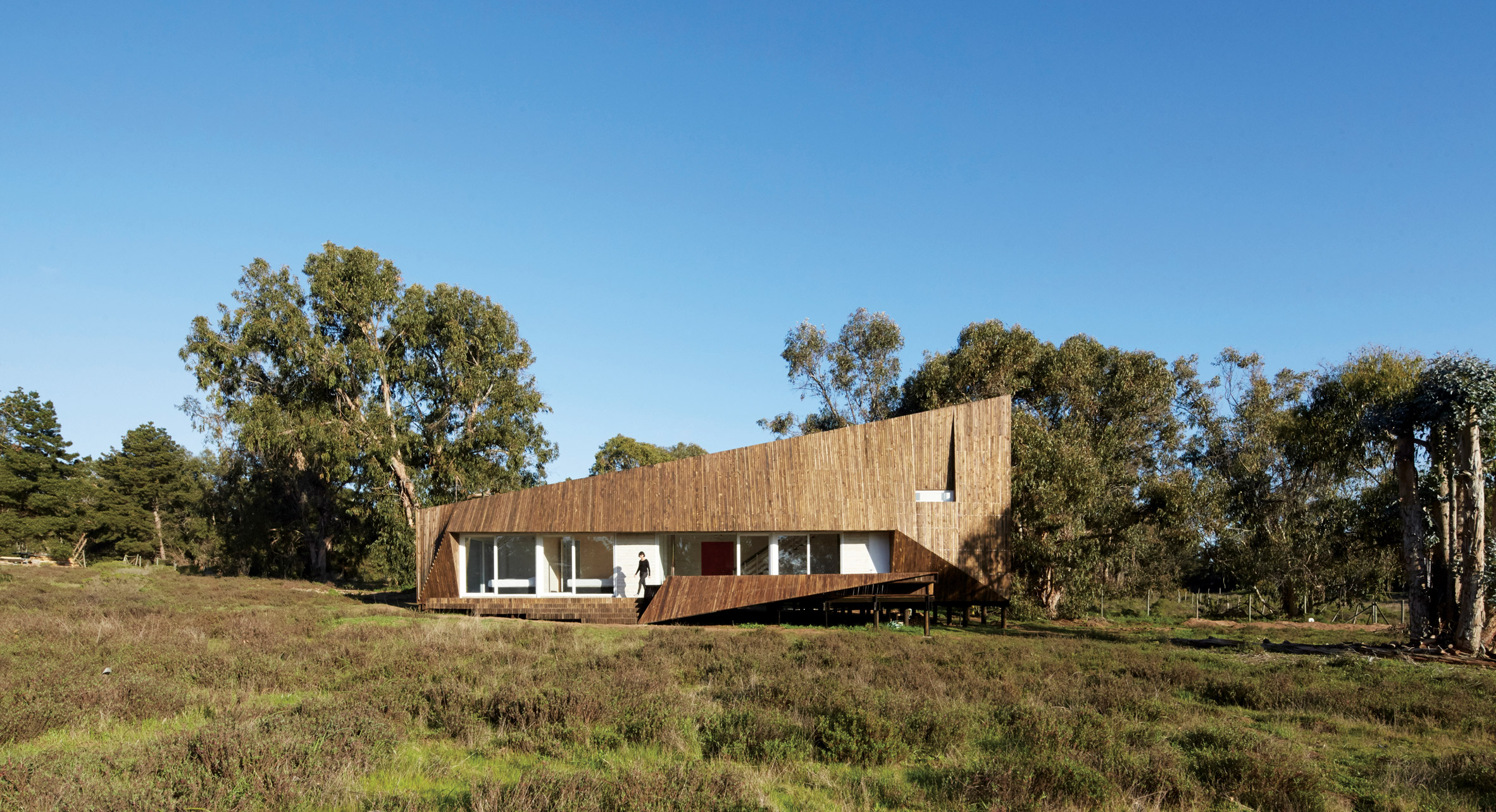 Faceted house in Chile by Verónica Arcos offers ocean views through the forest-21