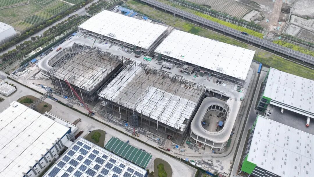 全球第二亚洲最大！中建一局承建的苏州太仓斯凯奇物流中心项目主体结构全面封顶-27