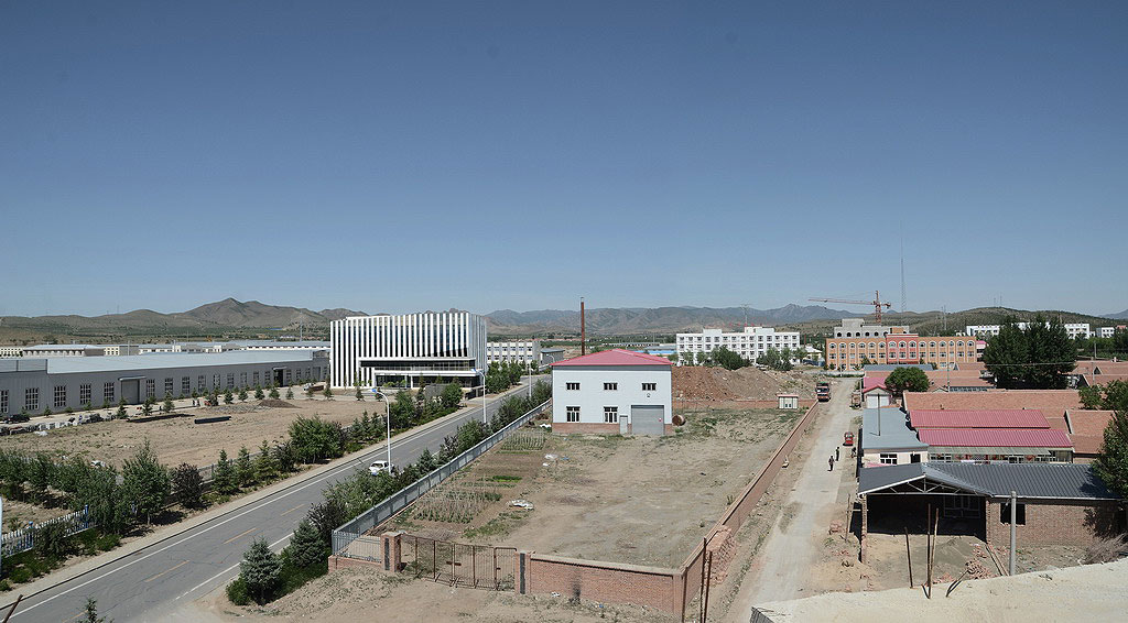 切片层岩 · 赤峰市林西县工业园区的立体艺塑办公建筑丨蒙古丨大连松岩建筑设计院有限公司-4