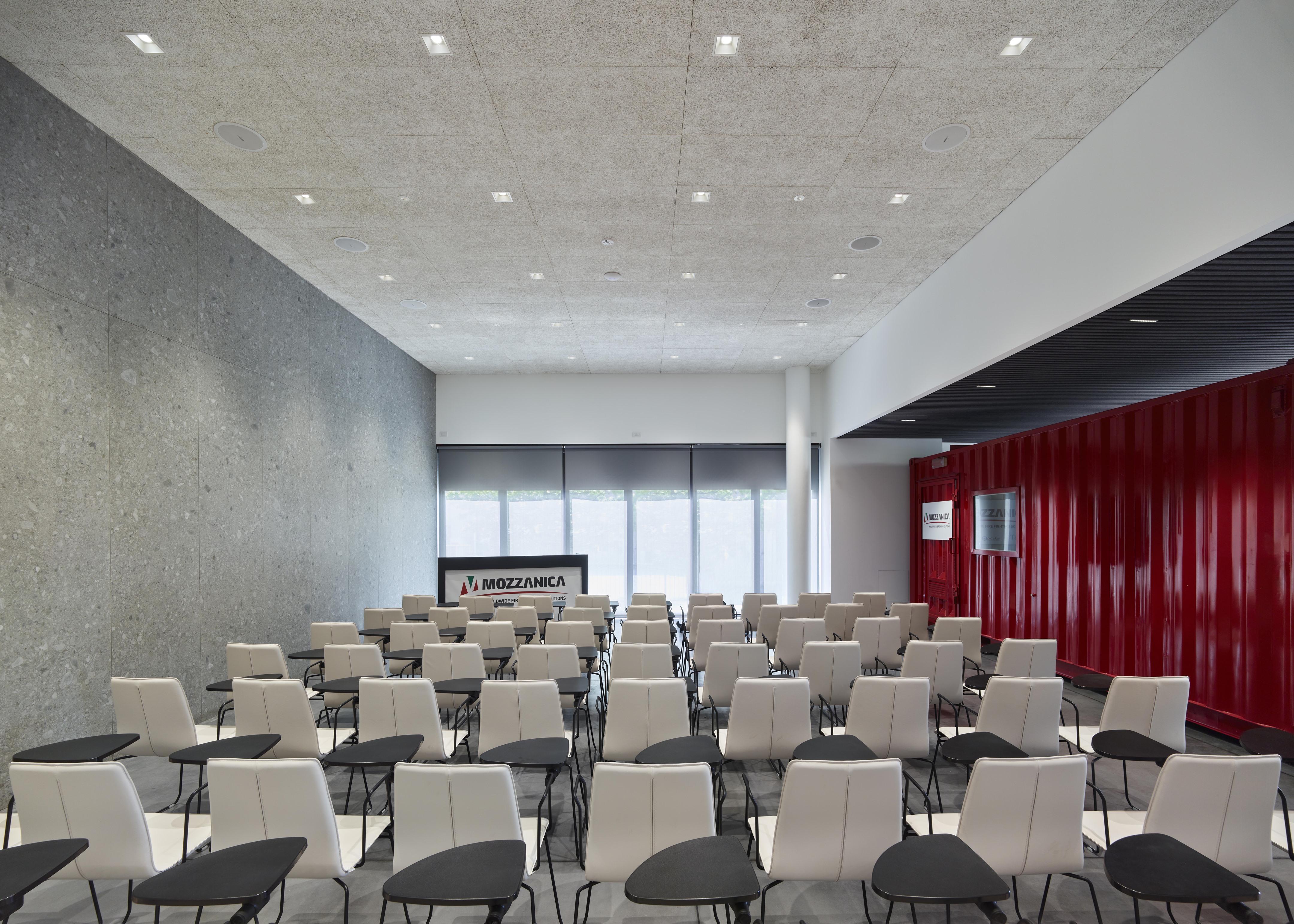 Mozzanica 总部多功能办公空间设计-17