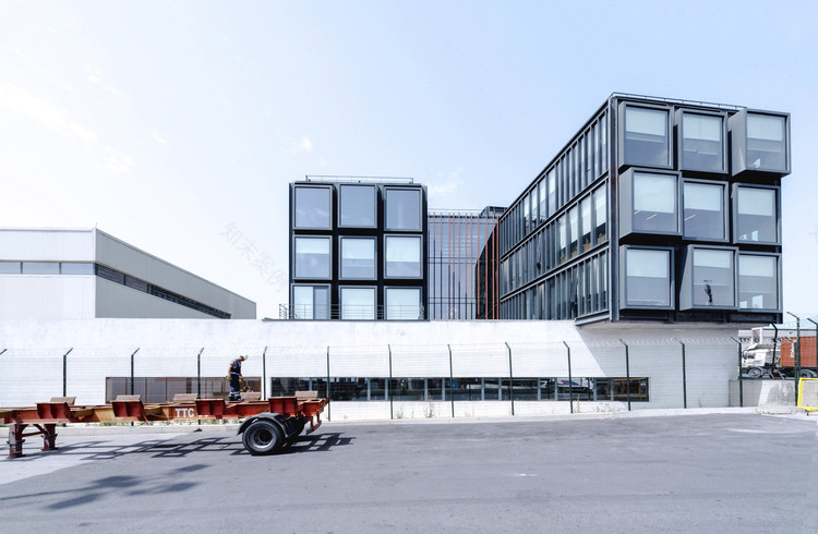 集装箱视角下的库姆波特港口总部设计-7