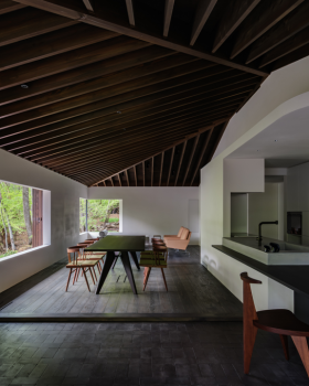 红松林中的然居丨奥野公章建筑设计事务所