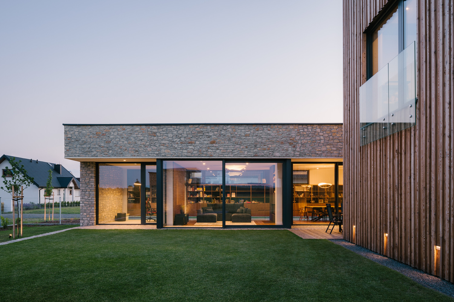 波兰田野中的和谐共生建筑丨波兰波莱丨Staruń Wanik Architects-16