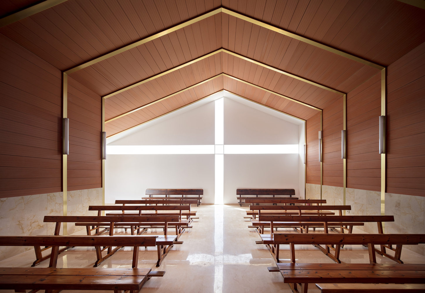 经济实用,融入历史与宗教的乡村教堂设计-24