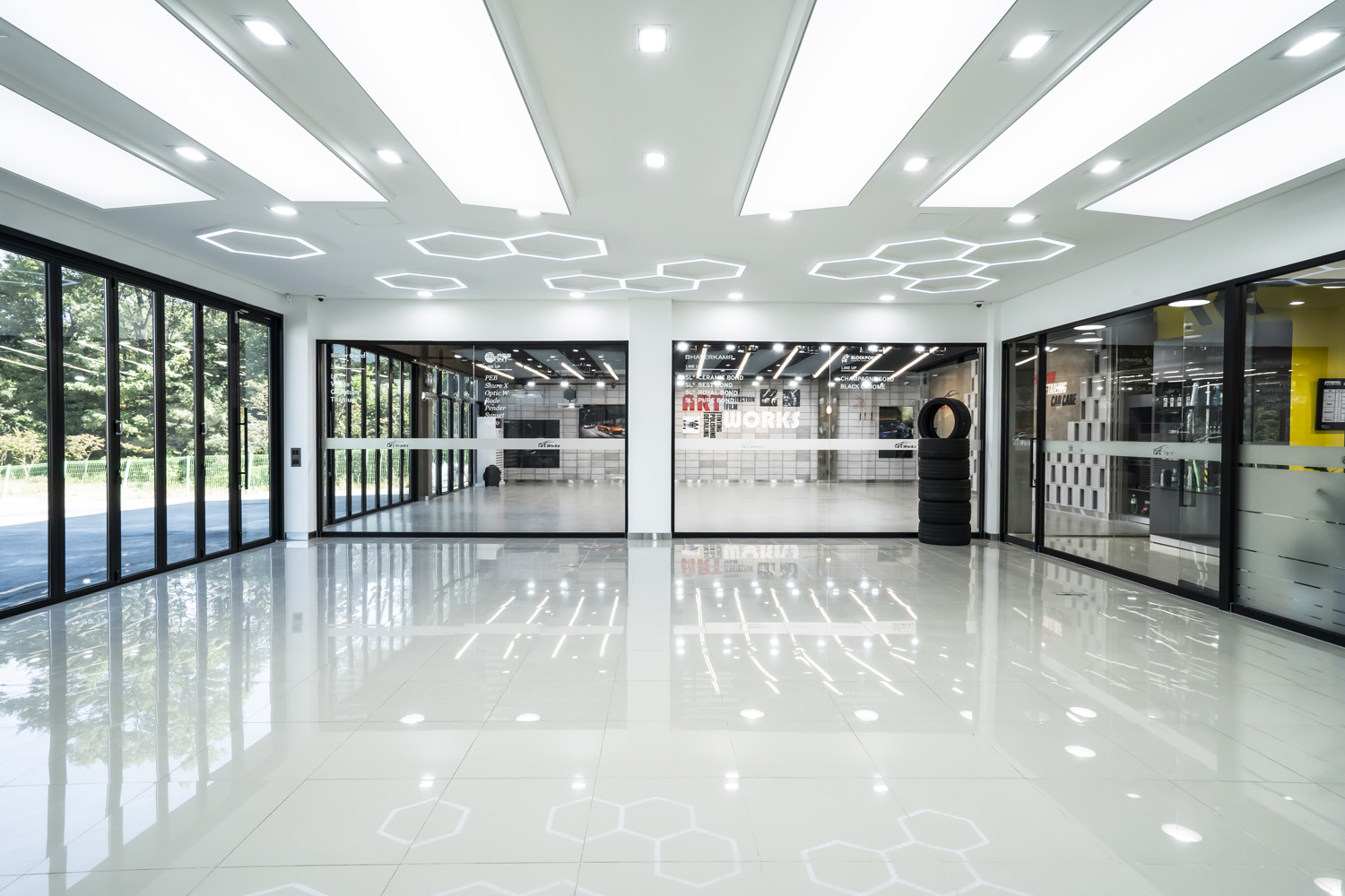 简约明亮 120 平汽车美容店设计-6