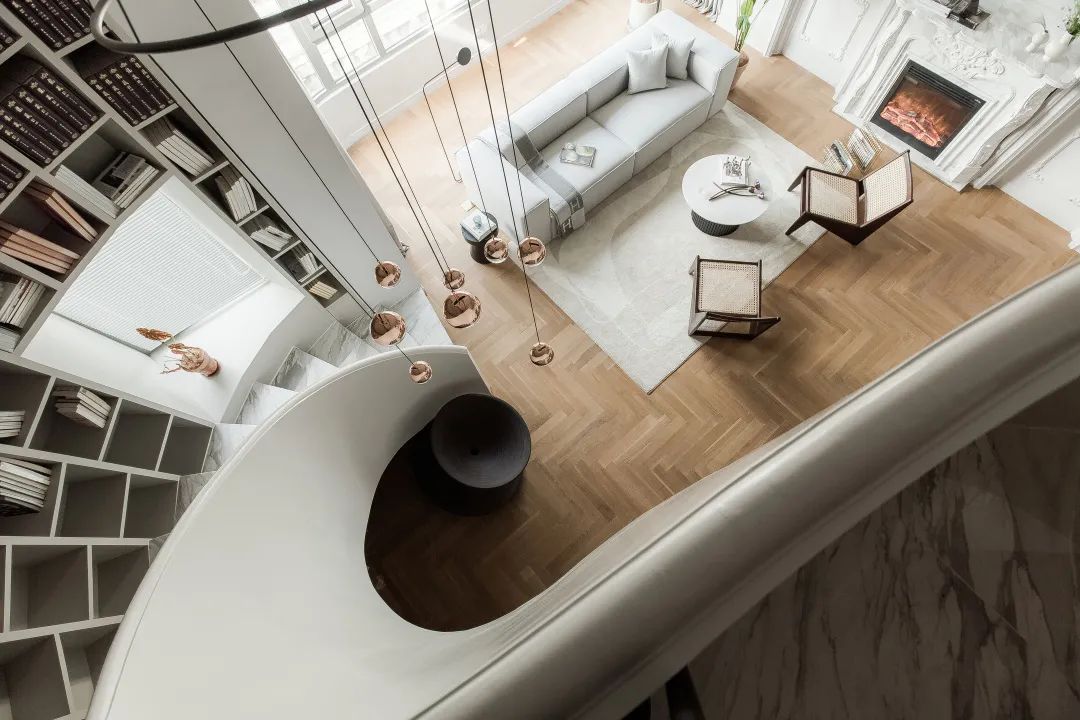 175㎡法式风情顶层复式，旋转楼梯融入“职住一体”生活-1