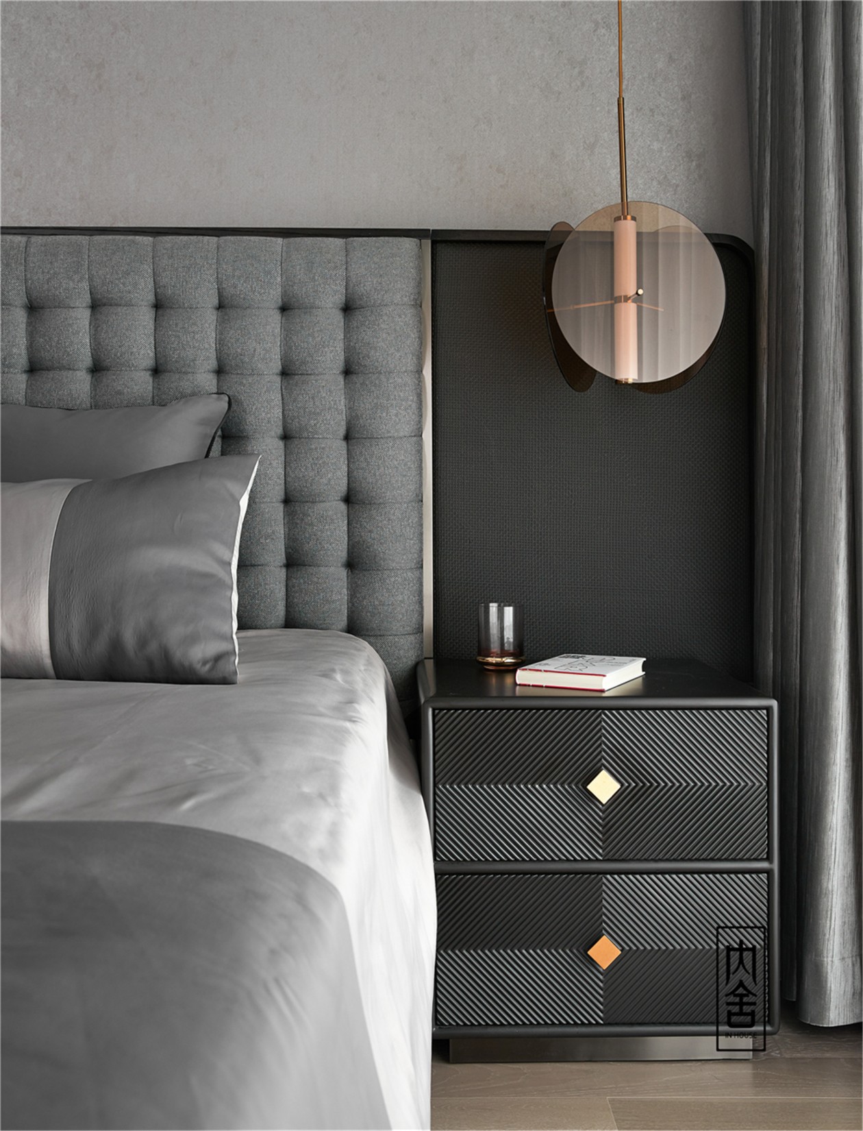 灰色调与橙色的碰撞,打造静谧优雅家居空间-27