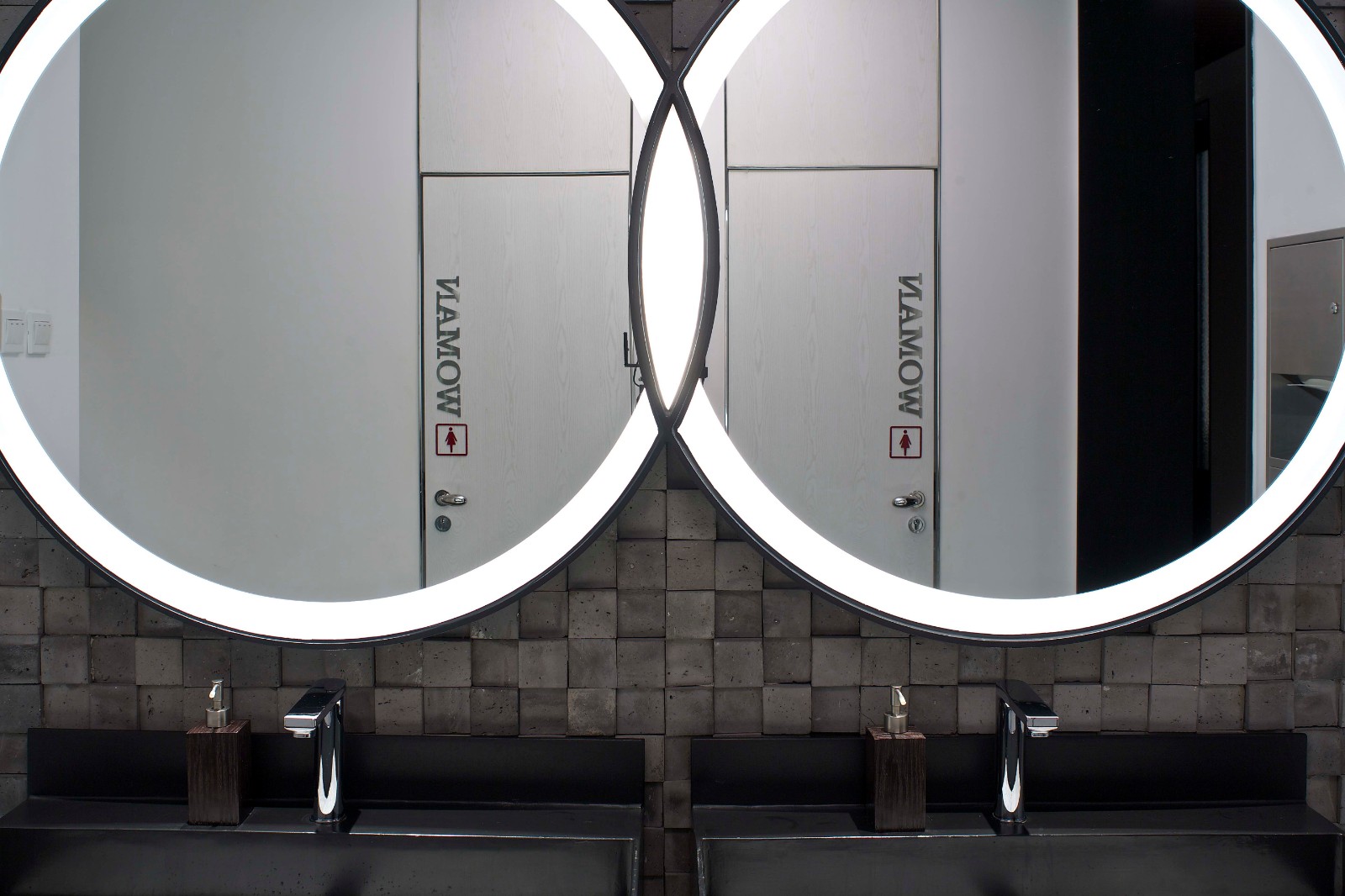 王大泉丨灯明影疏，映天地大美不言 晟永興三里屯店-33