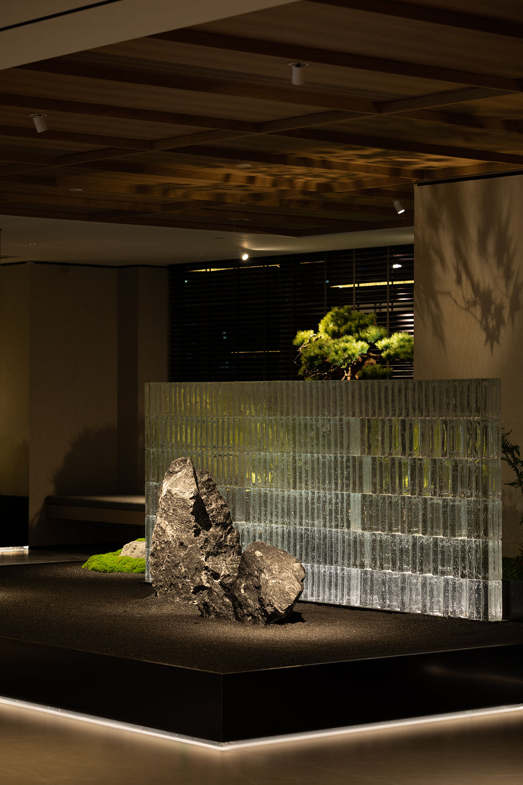 一席光影，半卷山水：空间内外的静谧美学-0