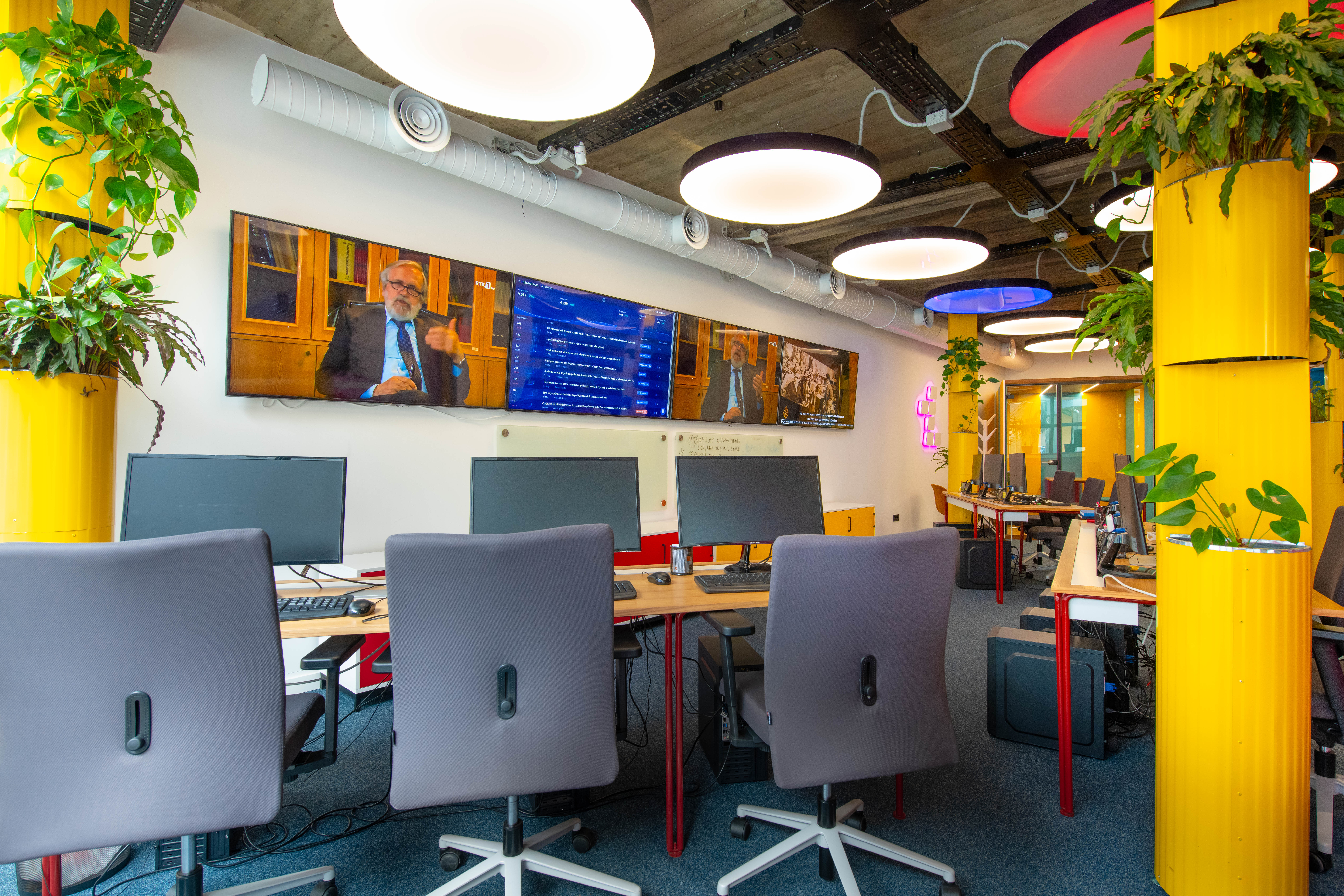 科技隐形的纽带——Telegrafi 办公室设计-18