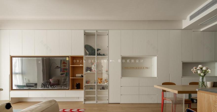 在干净的空间里,加入一点有趣的颜色-38