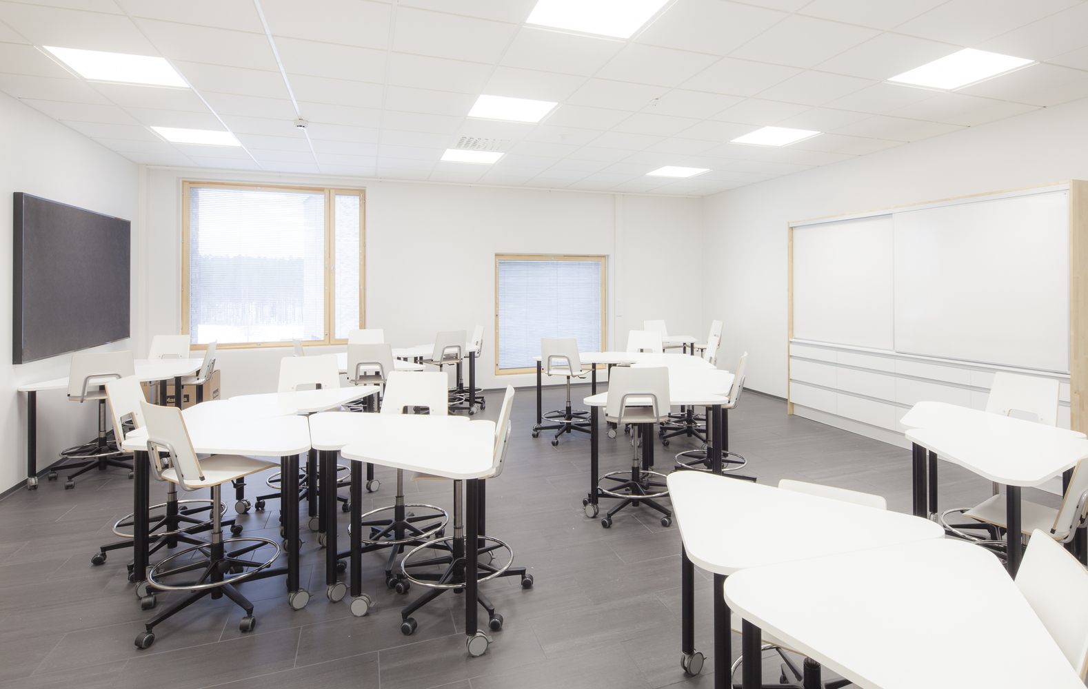 芬兰 Lehtikangas 学校、图书馆和幼儿园的多功能设计-45