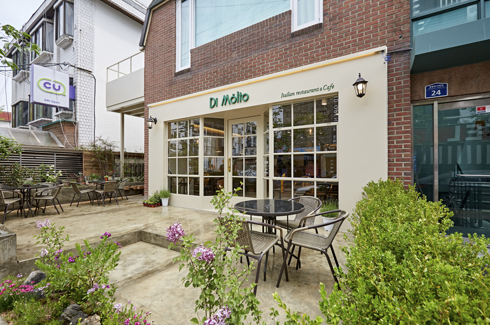 简约意大利餐厅设计 展现白色木调氛围美-19