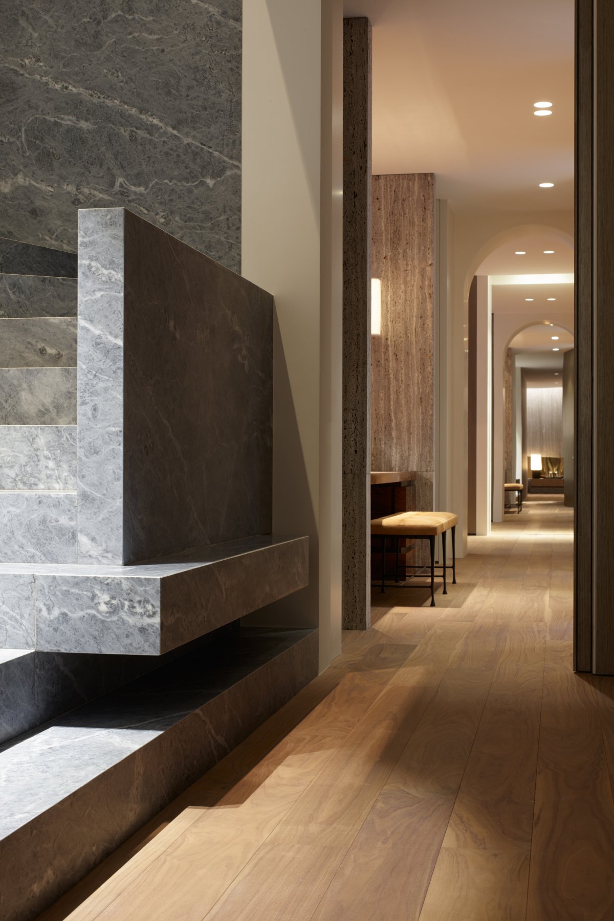 Luc Tuymans 和 Carla Arocha 的安特卫普顶层公寓,新古典主义风格设计-3