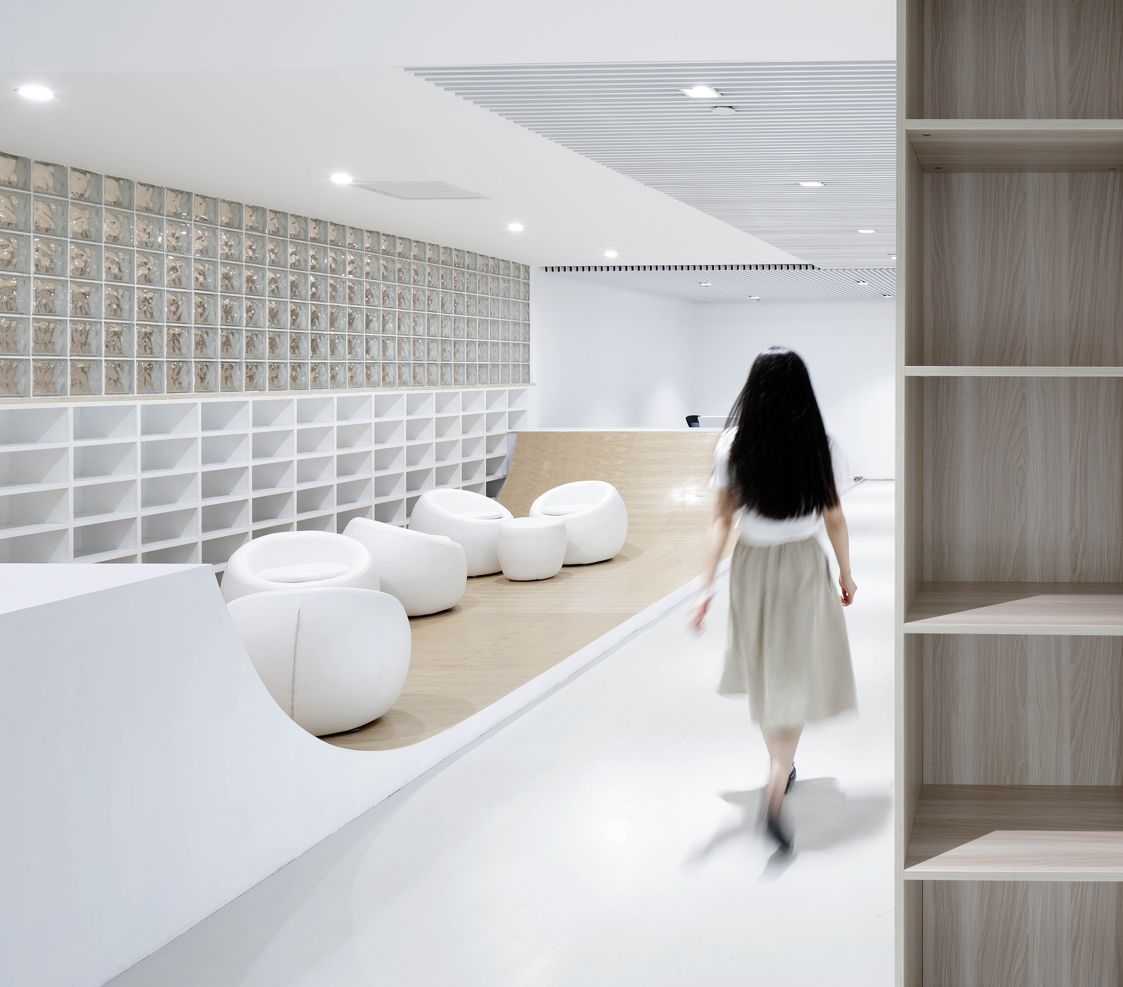 郦文曦建筑事务所打造的游戏公司办公室空间设计-83