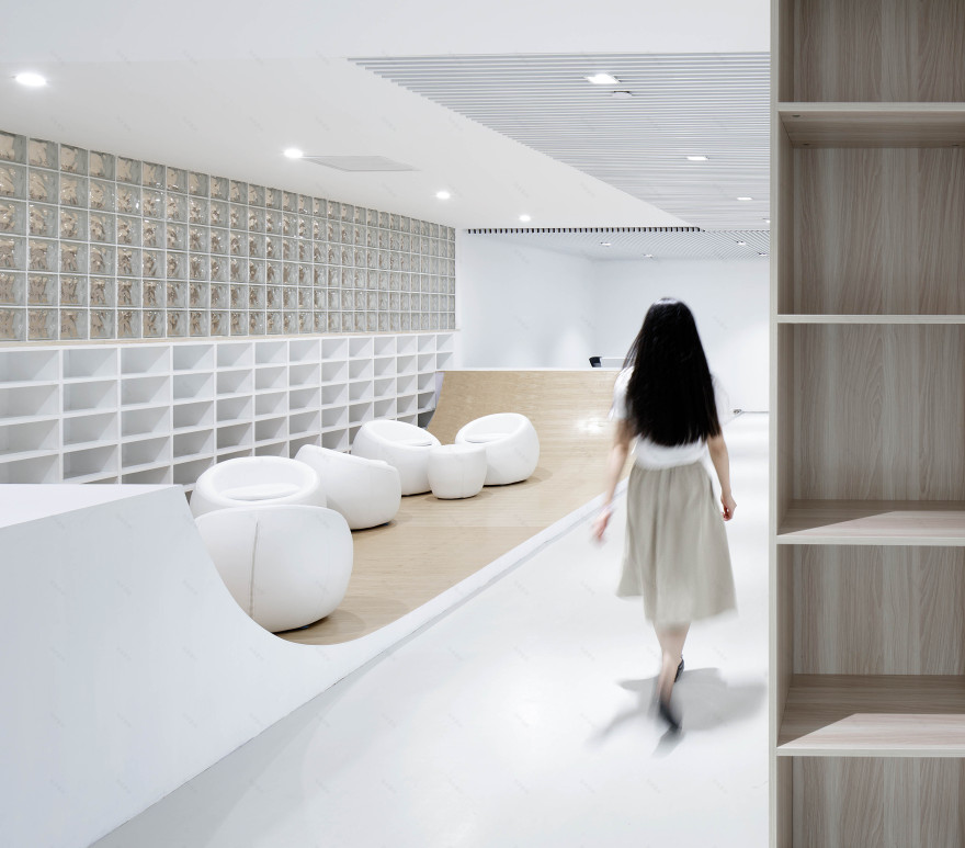 郦文曦建筑事务所打造的游戏公司办公室空间设计-83