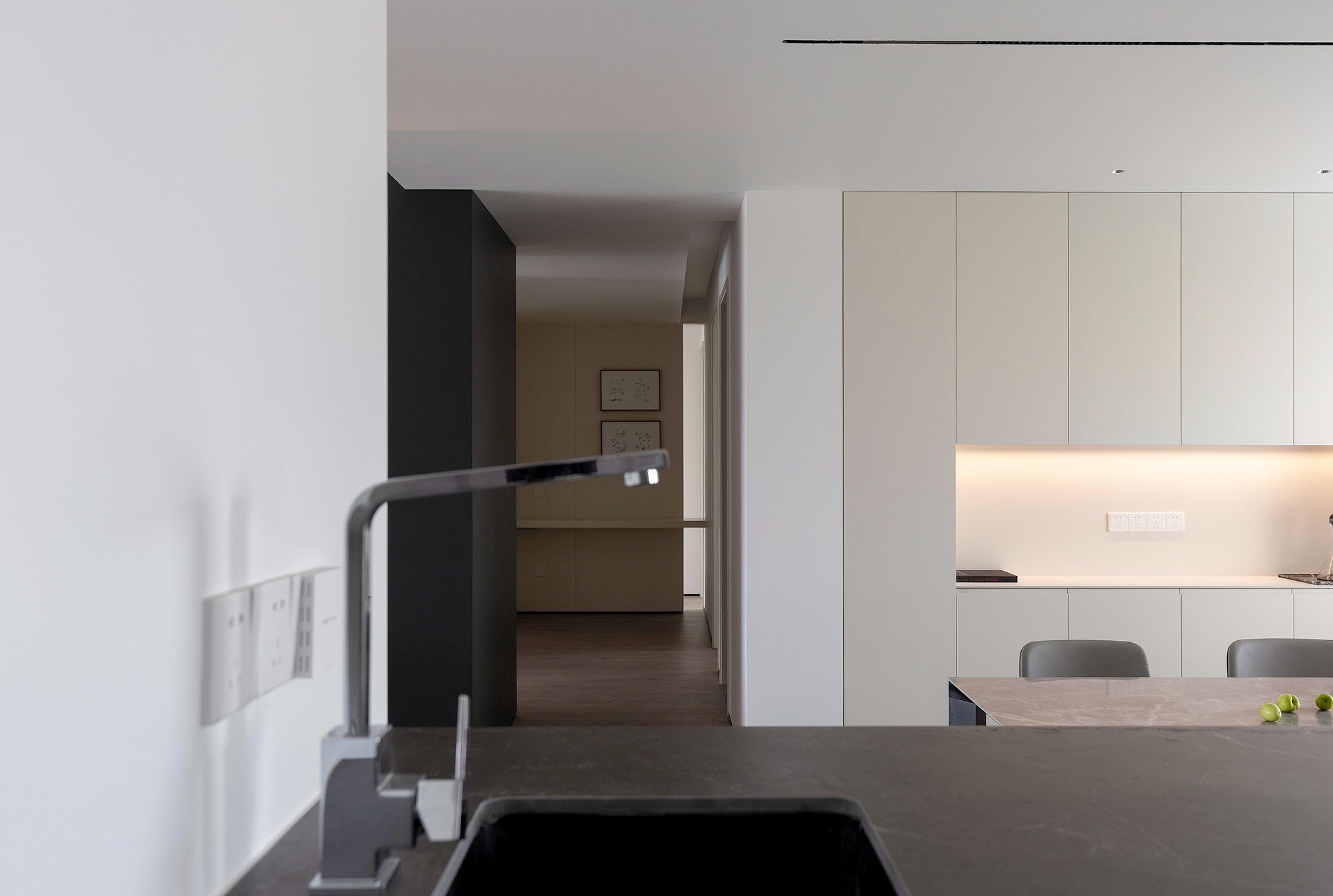 剑桥湾大平层简约空间设计-24