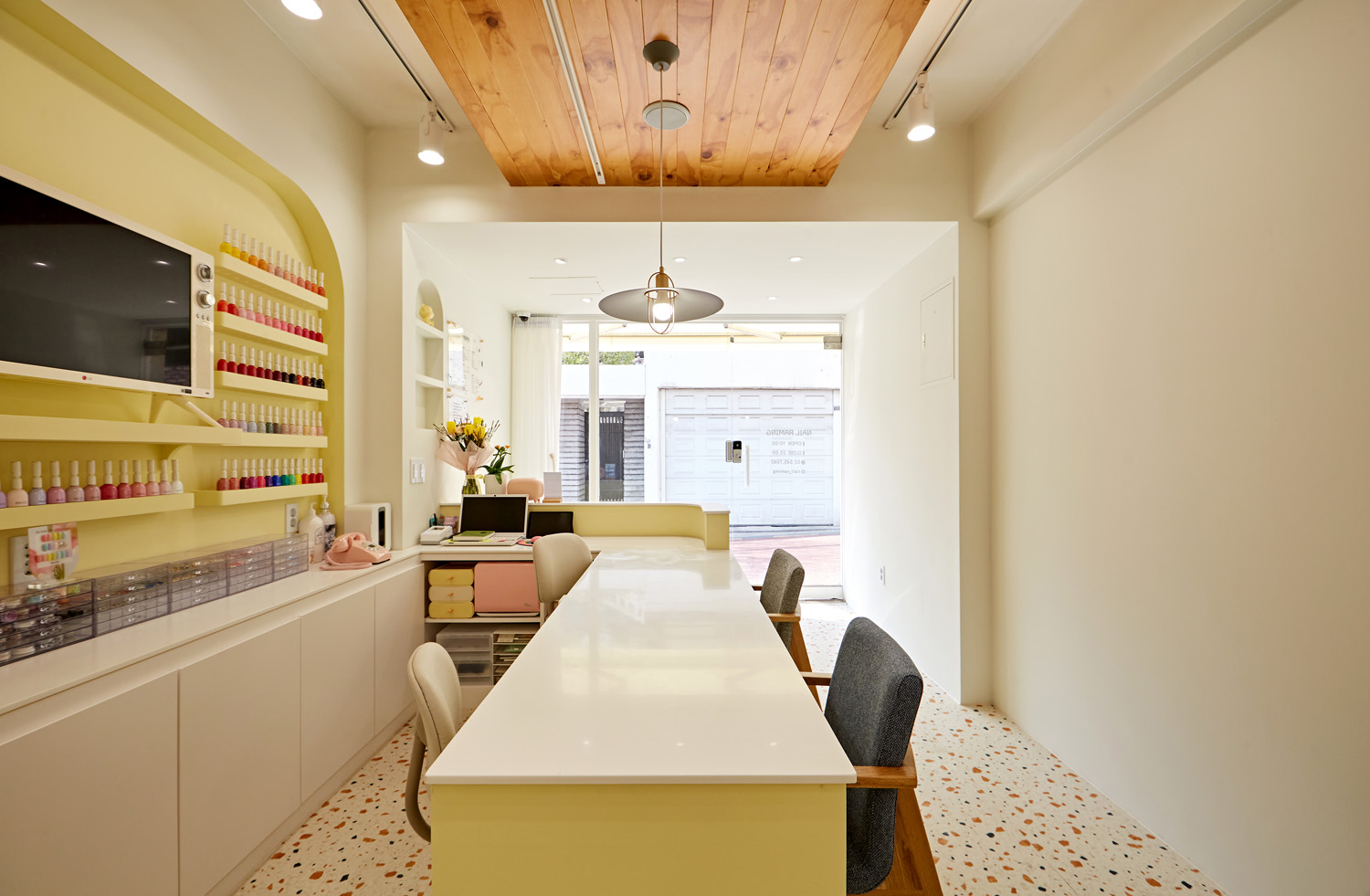 13 平白色与木质小空间的巧妙设计-8