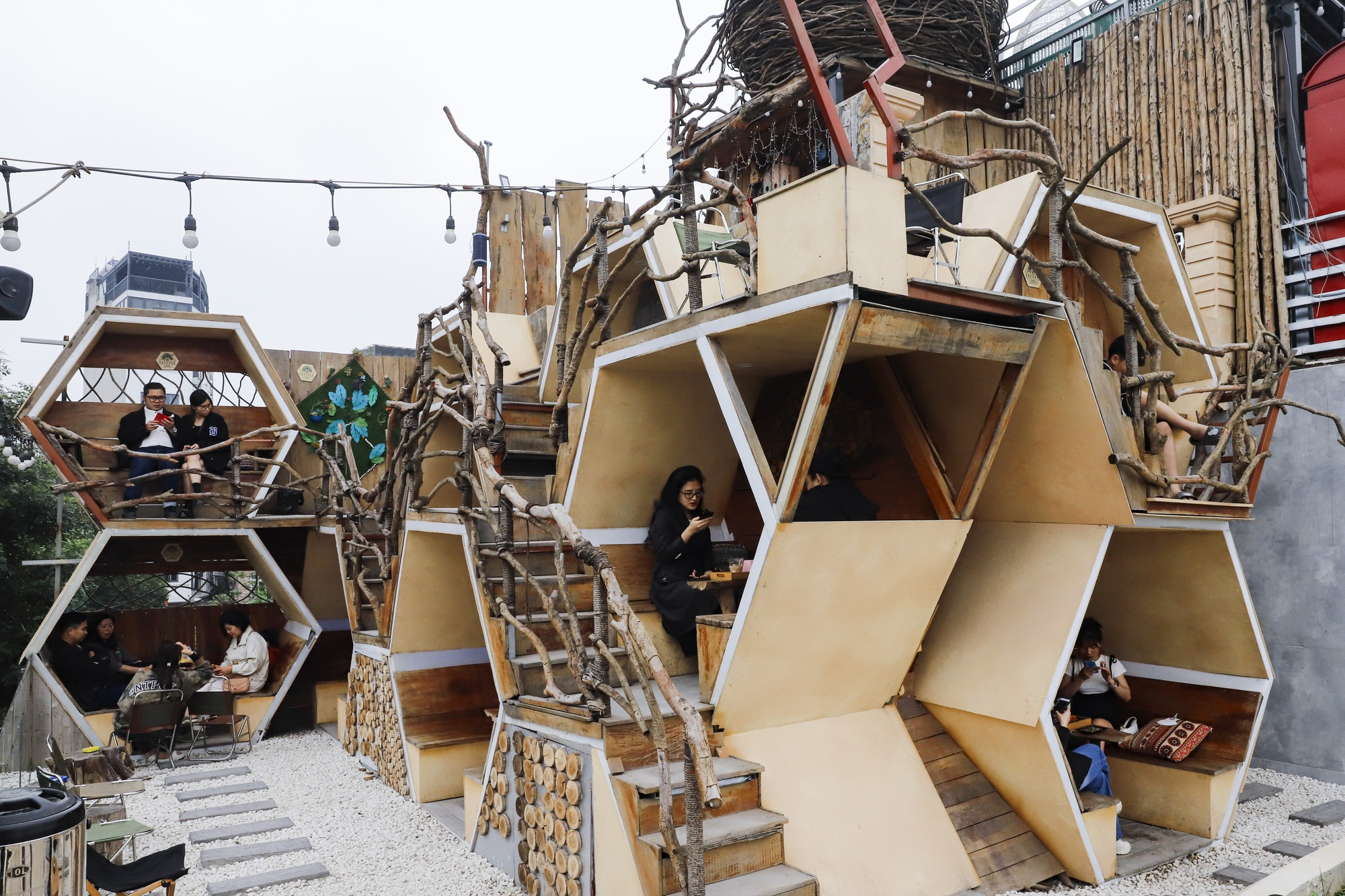 河内西湖边蜂巢咖啡馆丨越南河内-5