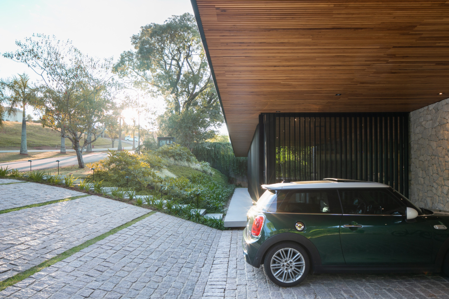 融入自然的现代绿意住宅丨巴西圣保罗丨Belluzzo Martinhao Arquitetos-43