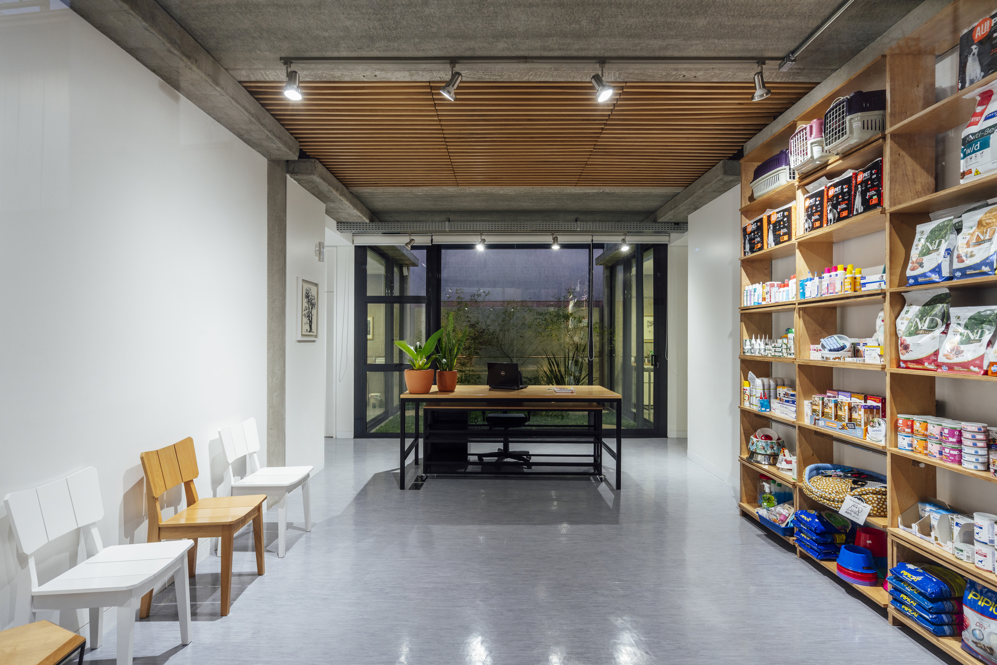 Sentidos Veterinary Clinic / OCRE arquitetura-41