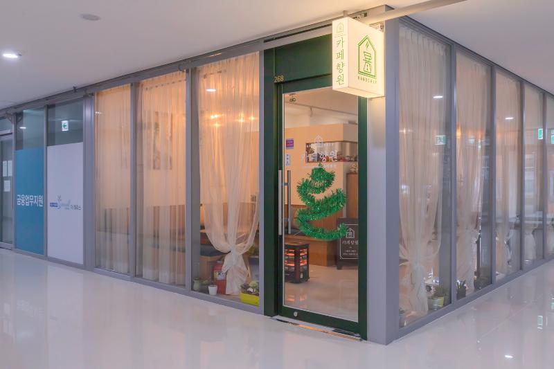 20 平米简约咖啡厅，打造温馨原木空间-13