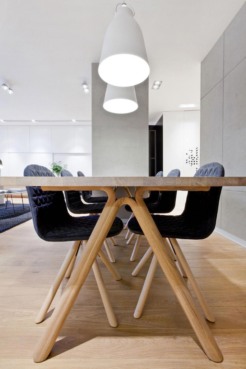 波兰 Puszczykowo 时尚镂空住宅设计-8