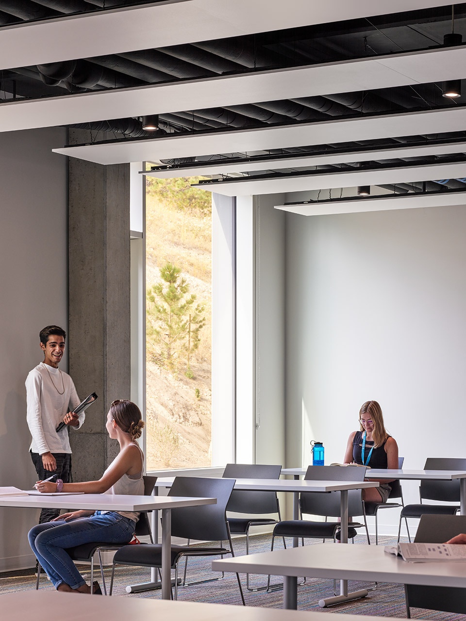 加拿大 UBC Okanagan 大学糖果色被动式宿舍-39