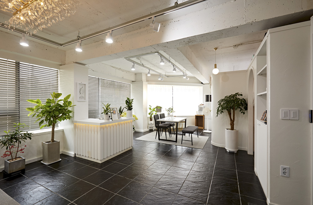 25 平米皮肤诊所的极简设计魅力-3