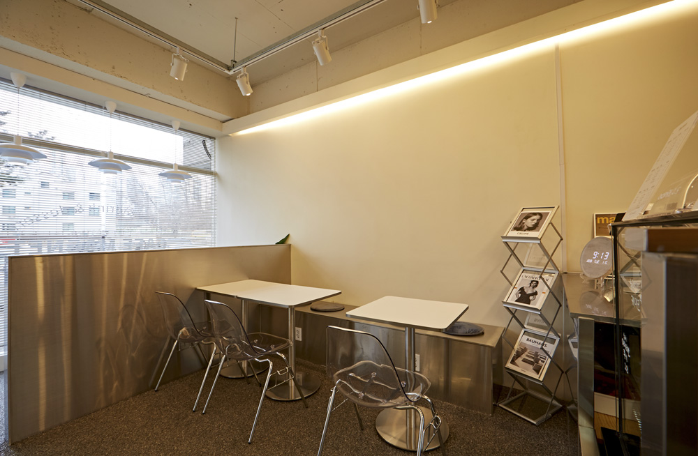 16 平米咖啡厅，极简设计惊艳亮相-9