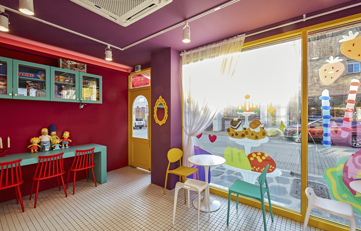 色彩缤纷的 12 平米可爱蛋糕店室内设计-6