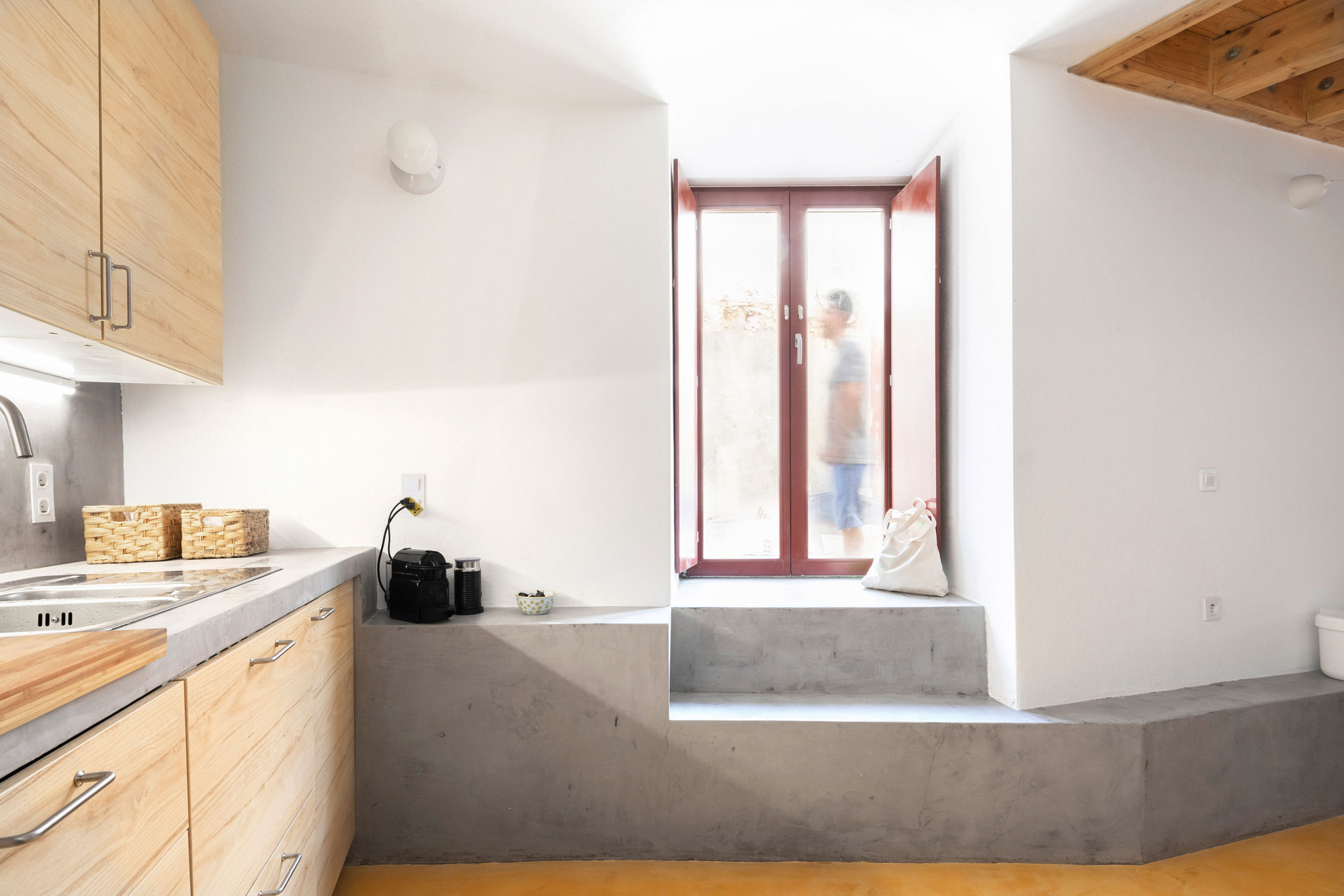 葡萄牙历史小镇中的跨洋重建公寓-5