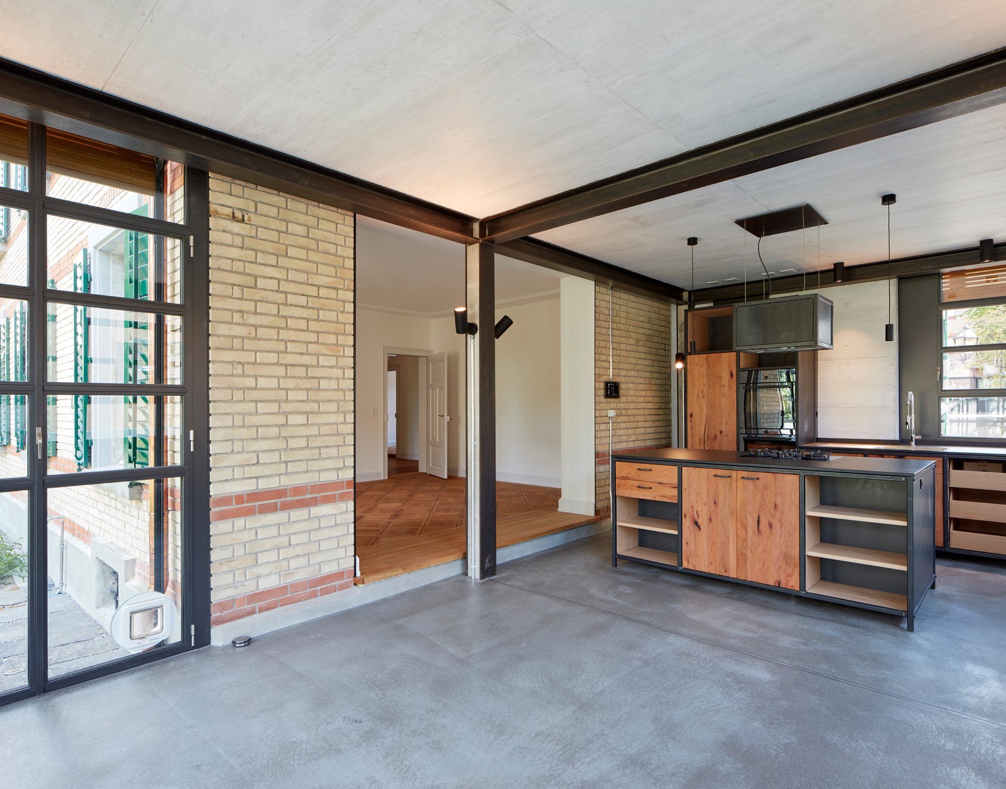 Renovation and Extension of a Heritage-protected Residence Building / AMJGS Architektur-23