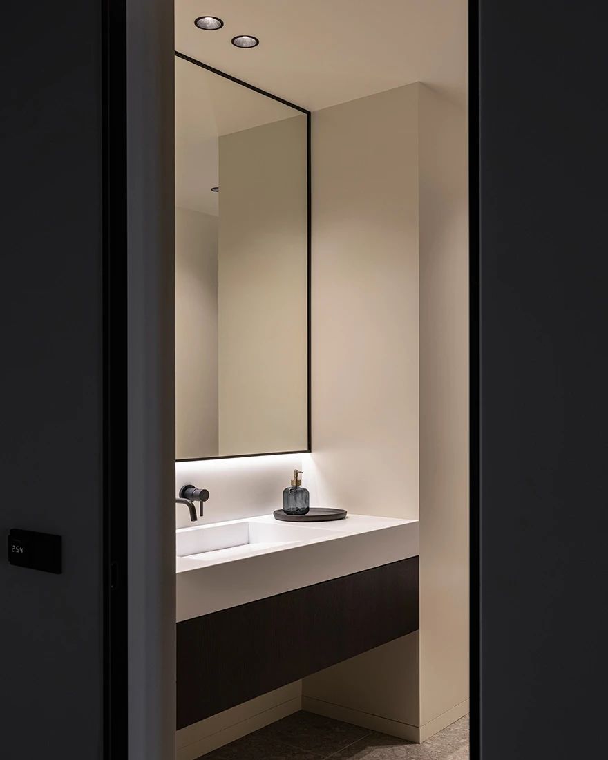 75㎡灰色简约空间设计丨Evgenia Mlynchik-24