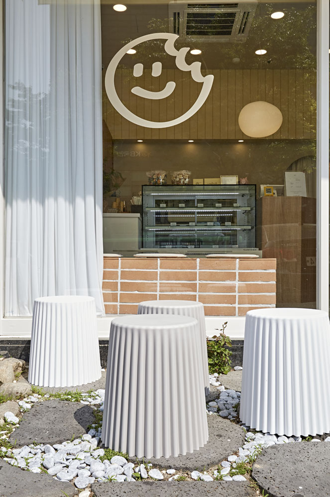 10 坪甜品店，打造简约可爱氛围-10