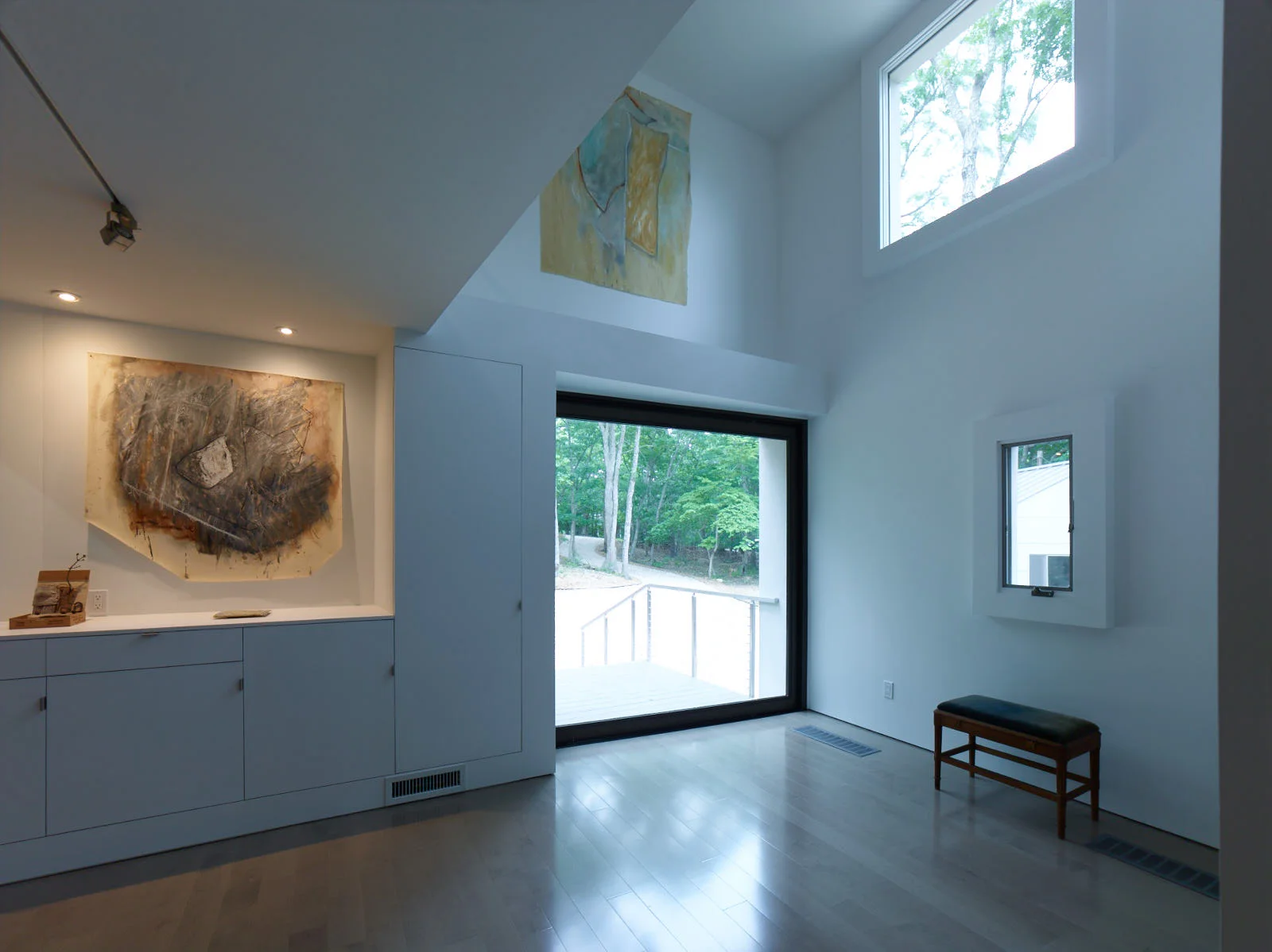 艺术家驻地；艺术家公寓（具体需结合语境选择最合适的，如果用于描述提供给艺术家居住创作的场所，艺术家驻地更合适；如果强调居住的公寓建筑性质，艺术家公寓更合适，一般情况下艺术家驻地更常用） 丨MB Architecture-3