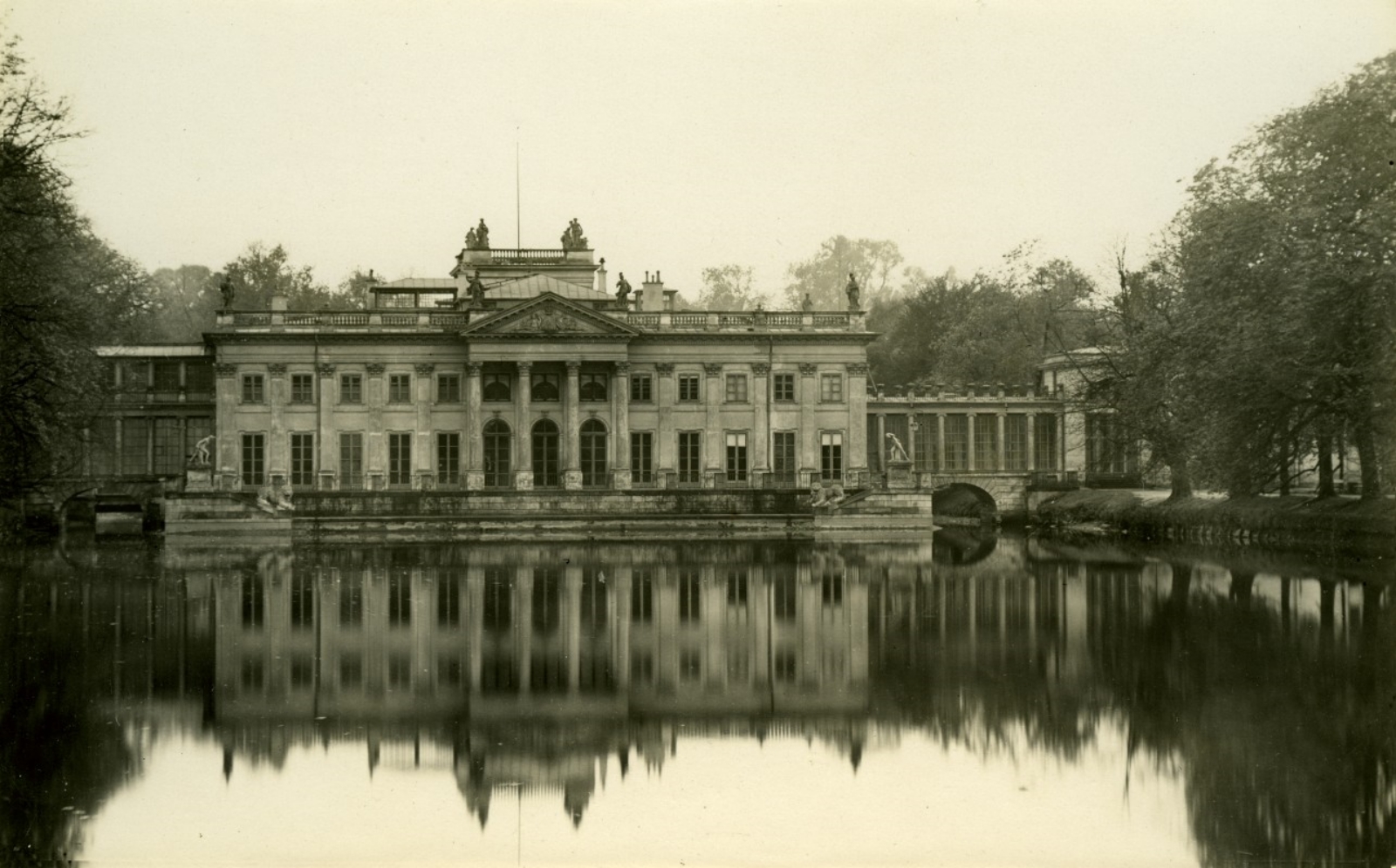 华沙皇家浴场公园内的岛屿宫丨波兰华沙丨蒂尔曼·冯·加默伦,多米尼克·梅林等-48